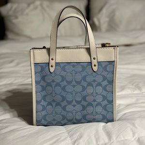 Coach Field Tote 22 in Signature Chambray